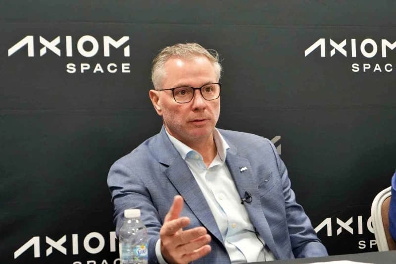 Axiom Space CEO’su Dr. Jonathan Cirtain Antalya’da düzenlenen Uluslararası Uzay Kongresi’nde konuşma yaparken