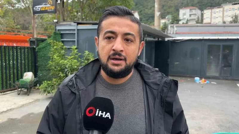 Ayazağa’daki sel felaketinde canını hiçe sayıp suya girdi: Araçta mahsur kalan sürücüyü ön camdan böyle kurtar
