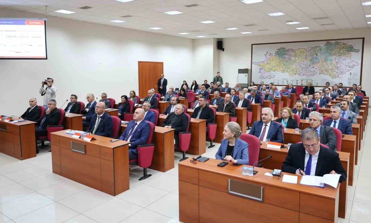Aydın İl Koordinasyon Kurulu toplantısı sırasında Vali Dr. Osman Varol konuşma yapıyor