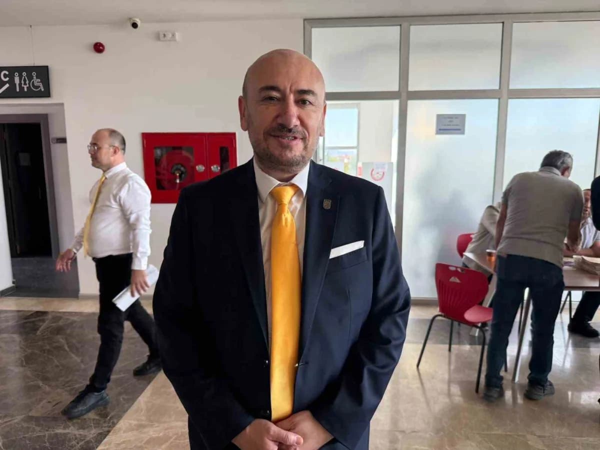 Aydın Ticaret Odası seçimlerinde üyeler sandık başında oy kullanıyor