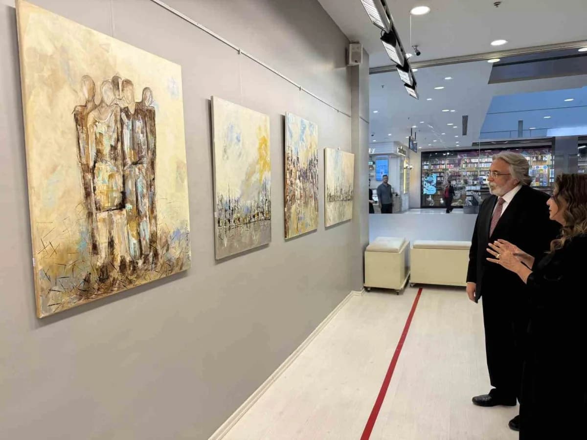 Ressam Ayla Erdoğ Çetin'in Şehrin Hafızası sergisinden bir eser SANKO Sanat Galerisi’nde