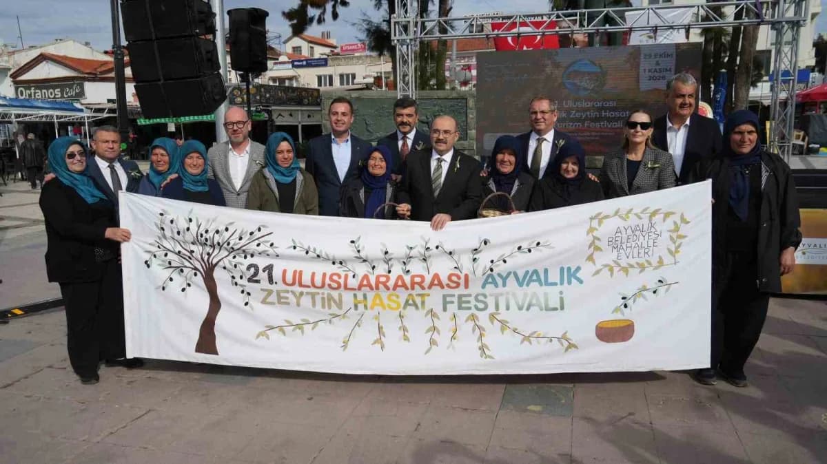 Ayvalık’ta 21. Uluslararası Zeytin Hasat ve Turizm Festivali kortej yürüyüşü ve açılış töreni