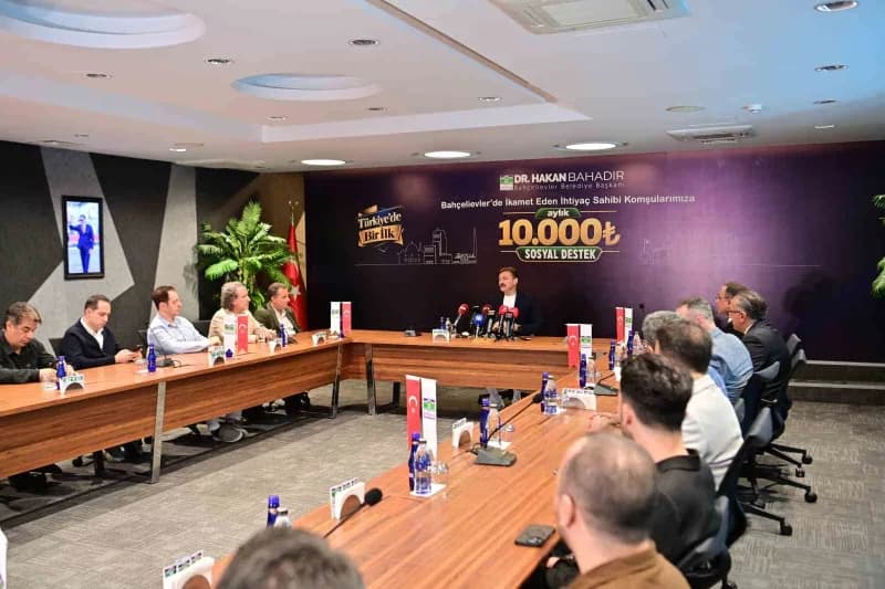 Bahçelievler Belediyesi sosyal destek programı kapsamında ihtiyaç sahibi ailelere maddi yardım sağlanıyor