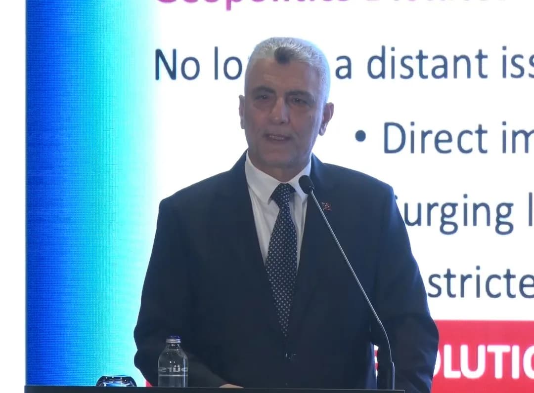 Ticaret Bakanı Ömer Bolat, yabancı yatırımcılara Türkiye’ye davet çağrısı yaparken konuşma yapıyor
