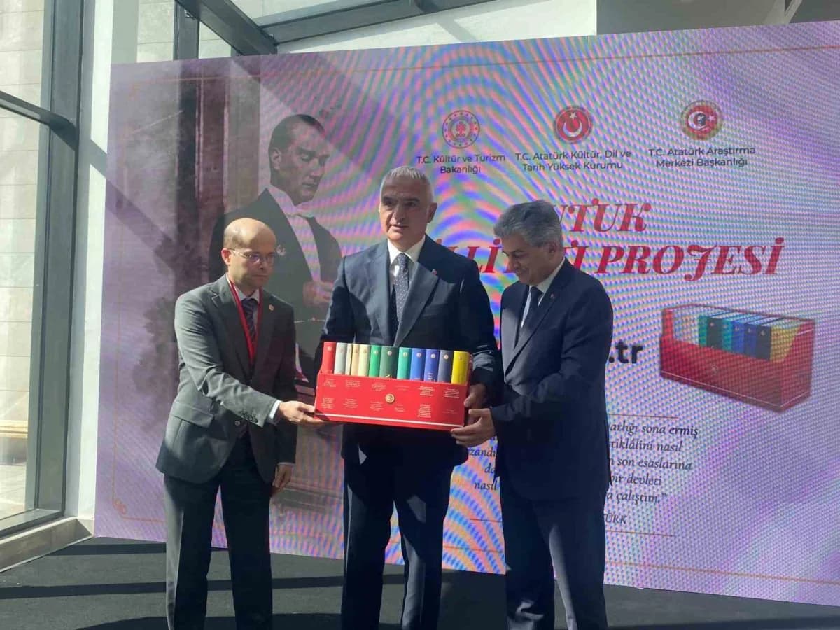 Bakan Ersoy: "(Nutuk Külliyatı Projesi) Türkçenin yanı sıra İngilizce, Almanca, Fransızca, Kazakça, Rusça, Urd