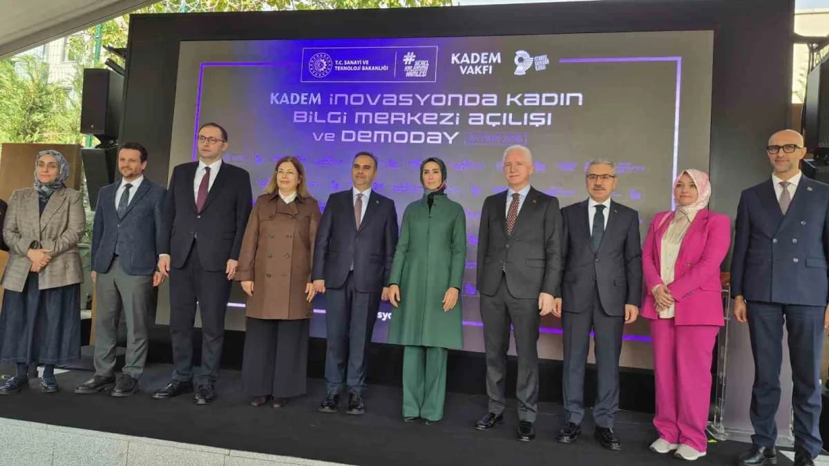 Bakan Kacır: "Kadınların bilimde ve üretimde güçlü bir şekilde yer alması, ülkemizin kalkınmasının t