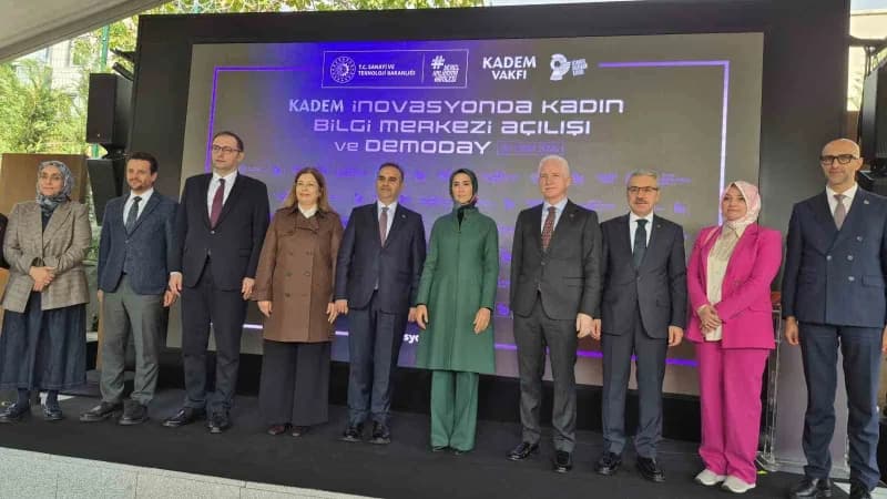 Bakan Kacır: "Kadınların bilimde ve üretimde güçlü bir şekilde yer alması, ülkemizin kalkınmasının t