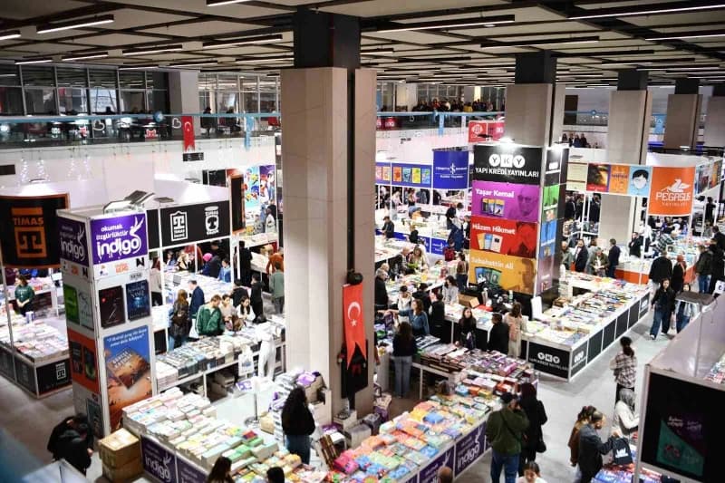 Balıkesir Kitap Fuarı’nda yazarlar ve yayınevleri ziyaretçilerle buluşuyor