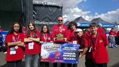 Balıkesirli öğrenciler TEKNOFEST Güneydoğu finallerinde derece alırken ödül töreninde yer alıyor