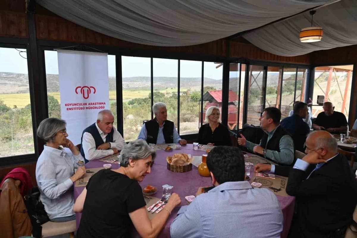 Bandırma’da düzenlenen 8. Türkiye Kaz Yetiştiriciliği Çalıştayı ve Kaz Günü etkinliğinden katılımcılar teknik gezi sıras