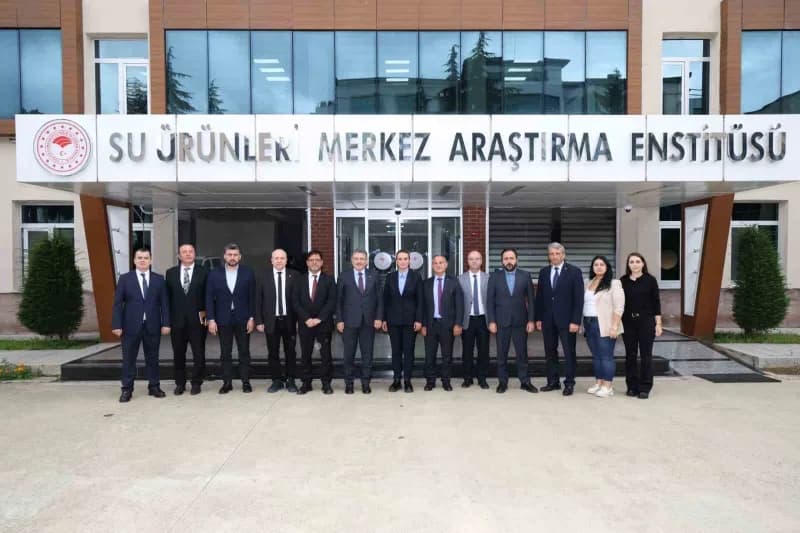 Trabzon Büyükşehir Belediye Başkanı Ahmet Metin Genç, Su Ürünleri Merkez Araştırma Enstitüsü ziyaretinde