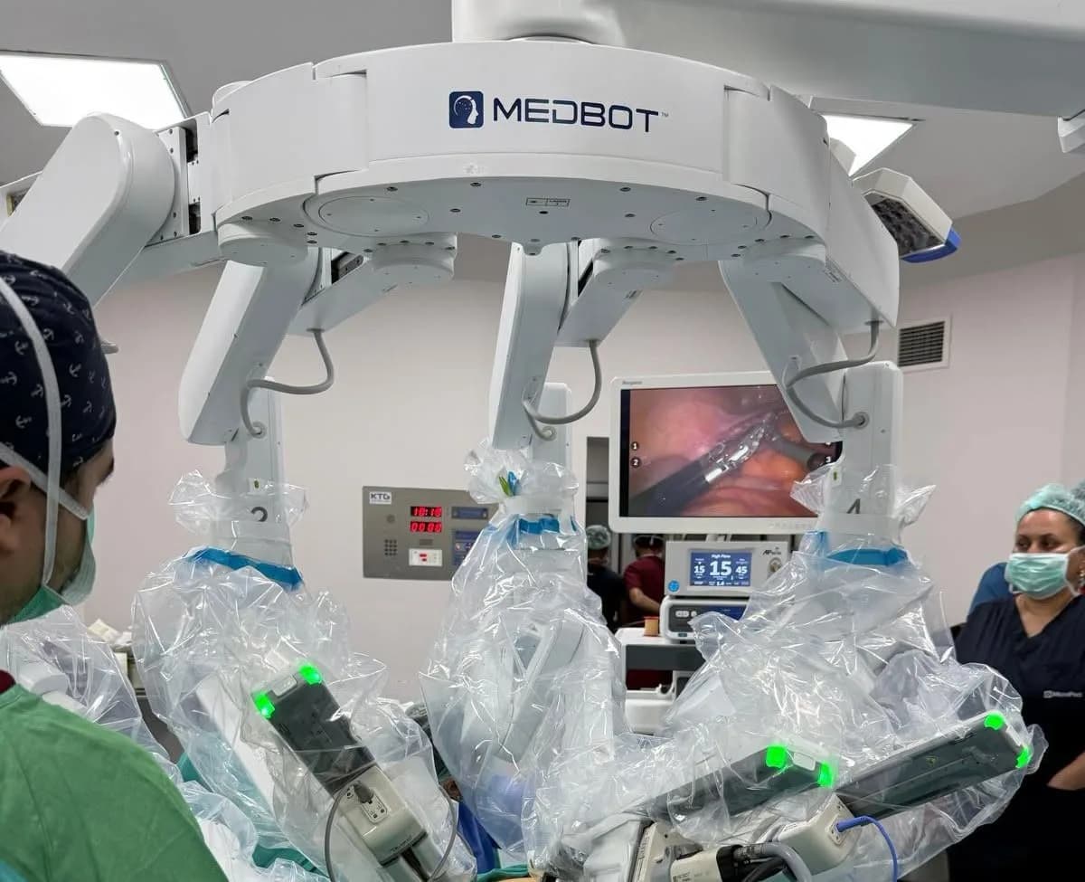 BAÜN Hastanesinde ilk robotik cerrahi ameliyatı başarıyla yapıldı