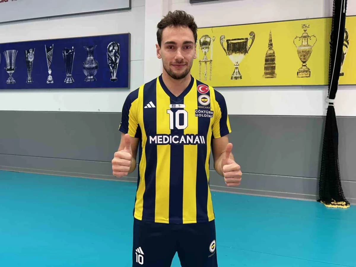 Bedirhan Bülbül, Fenerbahçe Medicana formasıyla voleybol sahasında mücadele ederken