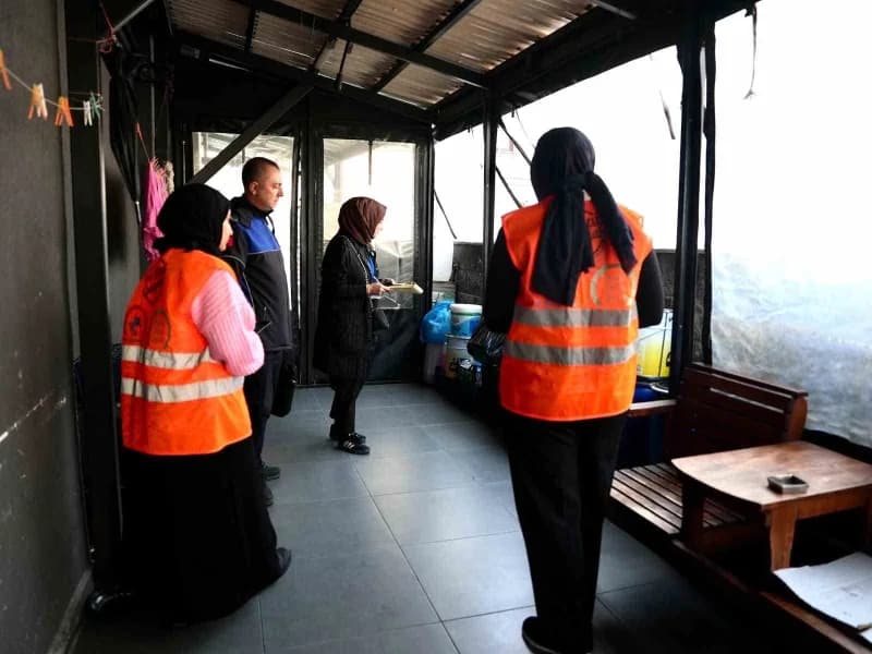 Düzce’de yeme-içme işletmelerinde bitkisel atık yağ denetimi yapan çevre mühendisleri ve atık yağ toplama kampanyası afi