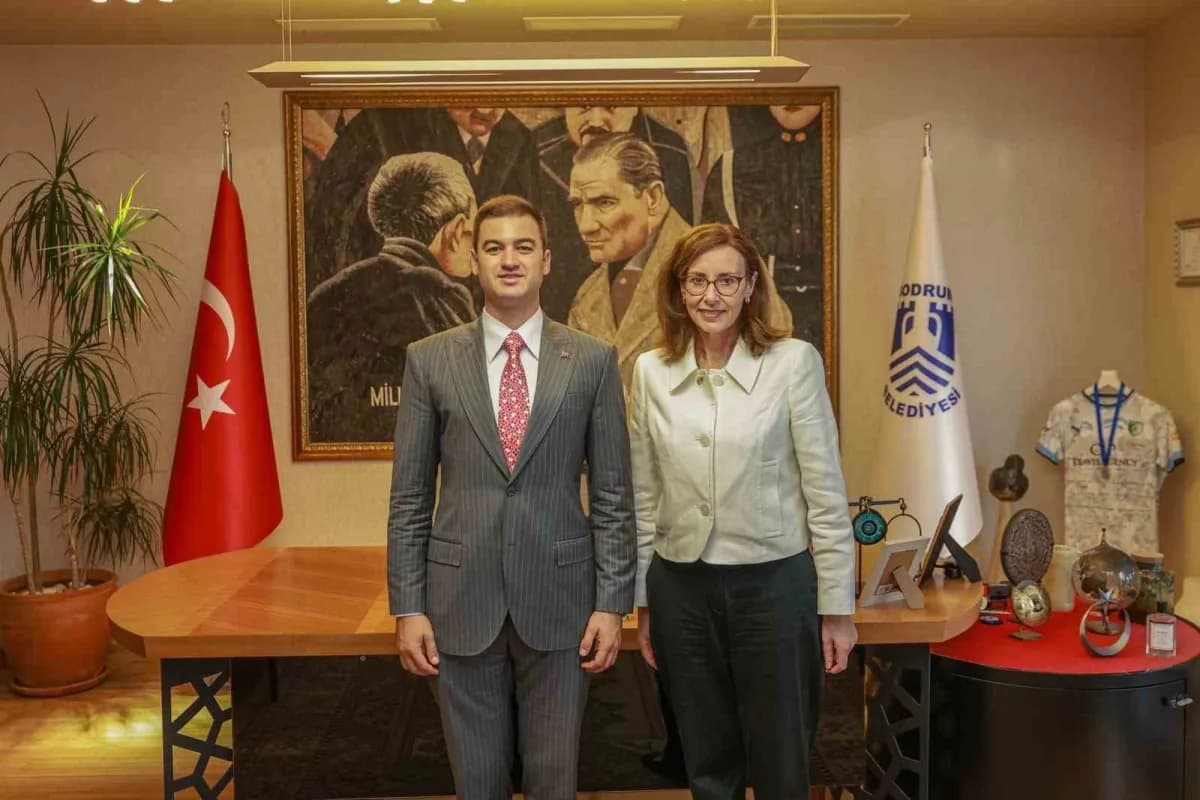 Bodrum Belediye Başkanı Tamer Mandalinci ve İngiltere Büyükelçisi Jennifer Anderson görüşme sırasında