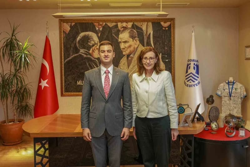 Bodrum Belediye Başkanı Tamer Mandalinci ve İngiltere Büyükelçisi Jennifer Anderson görüşme sırasında