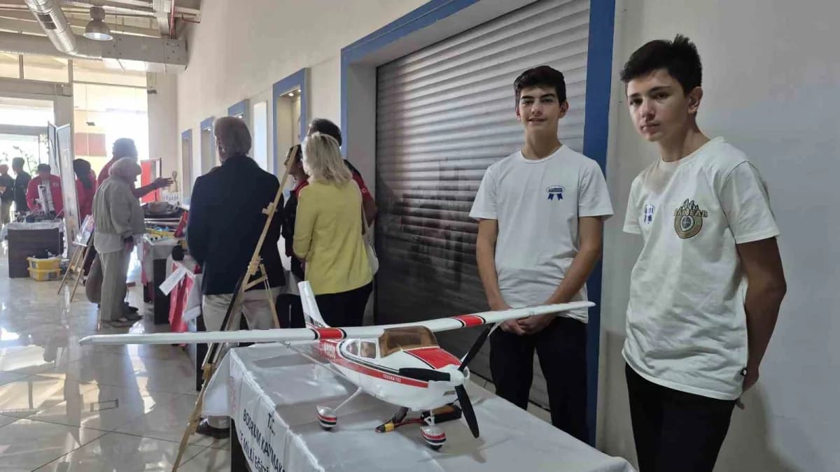 Bodrum Milli Teknoloji Günleri etkinliğinde lise öğrencilerinin teknoloji projeleri sergileniyor