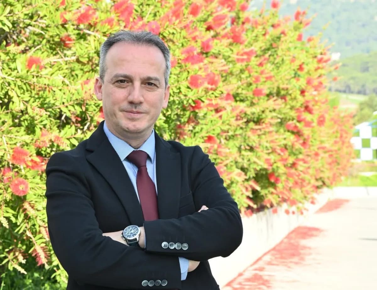 Türk Nöroloji Derneği Başkanı Prof. Dr. Murat Terzi botoks uygulamaları hakkında uyarıda bulunuyor