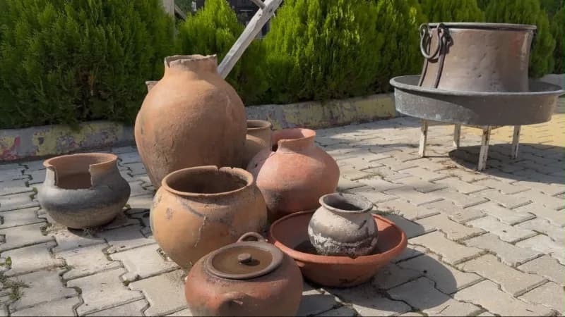 Ağrı Patnos'ta sergilenen eski çanak çömlekler ve geleneksel el sanatları örnekleri