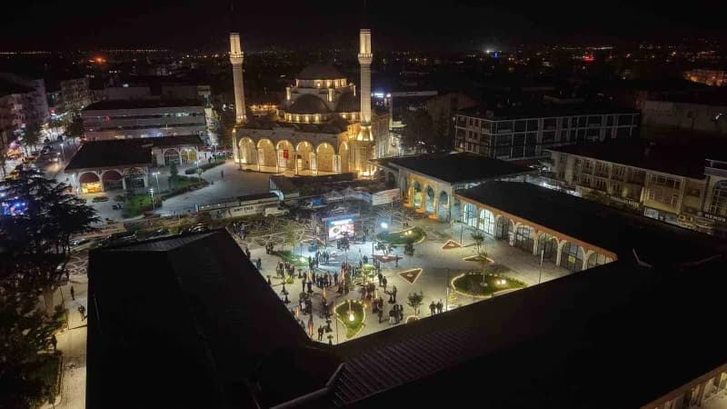 Çarşı dükkanları Düzceli yatırımcıların beğenisine sunuldu