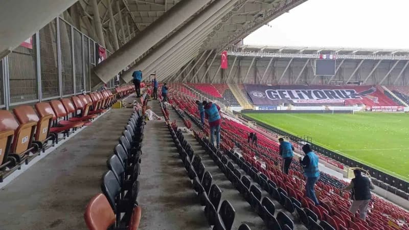 Çorum’da yükümlülerden spor tesislerindeki ve okullardaki temizlik-onarım çalışmalarına büyük destek