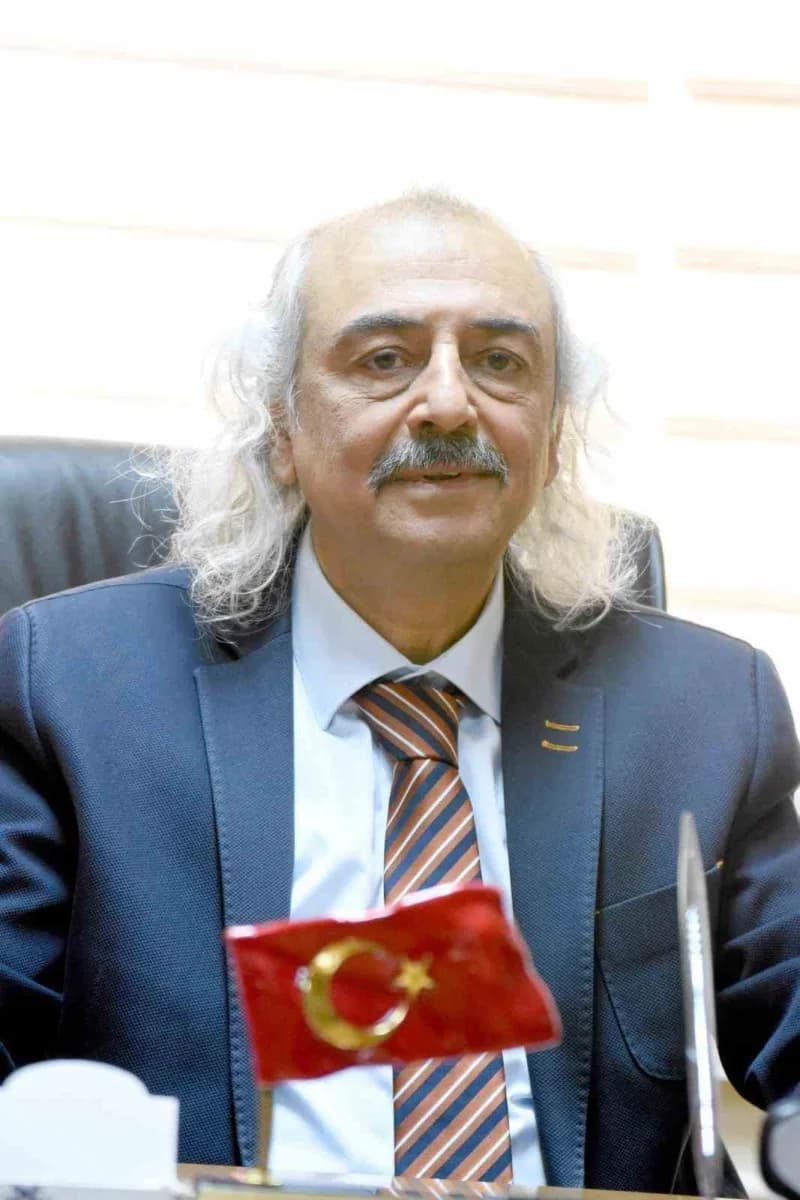 Erzurum Tarih Derneği Başkanı Hacı Ömer Özden 29 Ekim Cumhuriyet Bayramı mesajı yayımladı