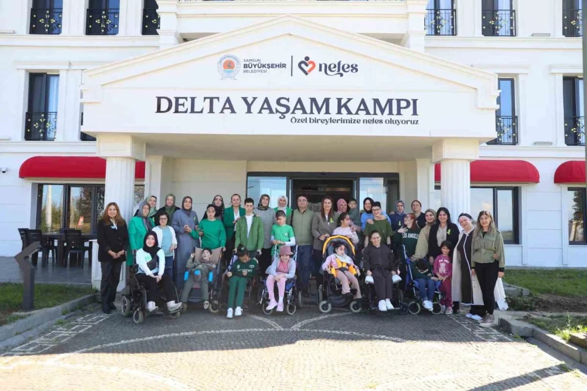 Samsun Bafra'daki Delta Yaşam Kampı'nda engelli bireyler ve aileleri doğa içinde etkinlik yapıyor