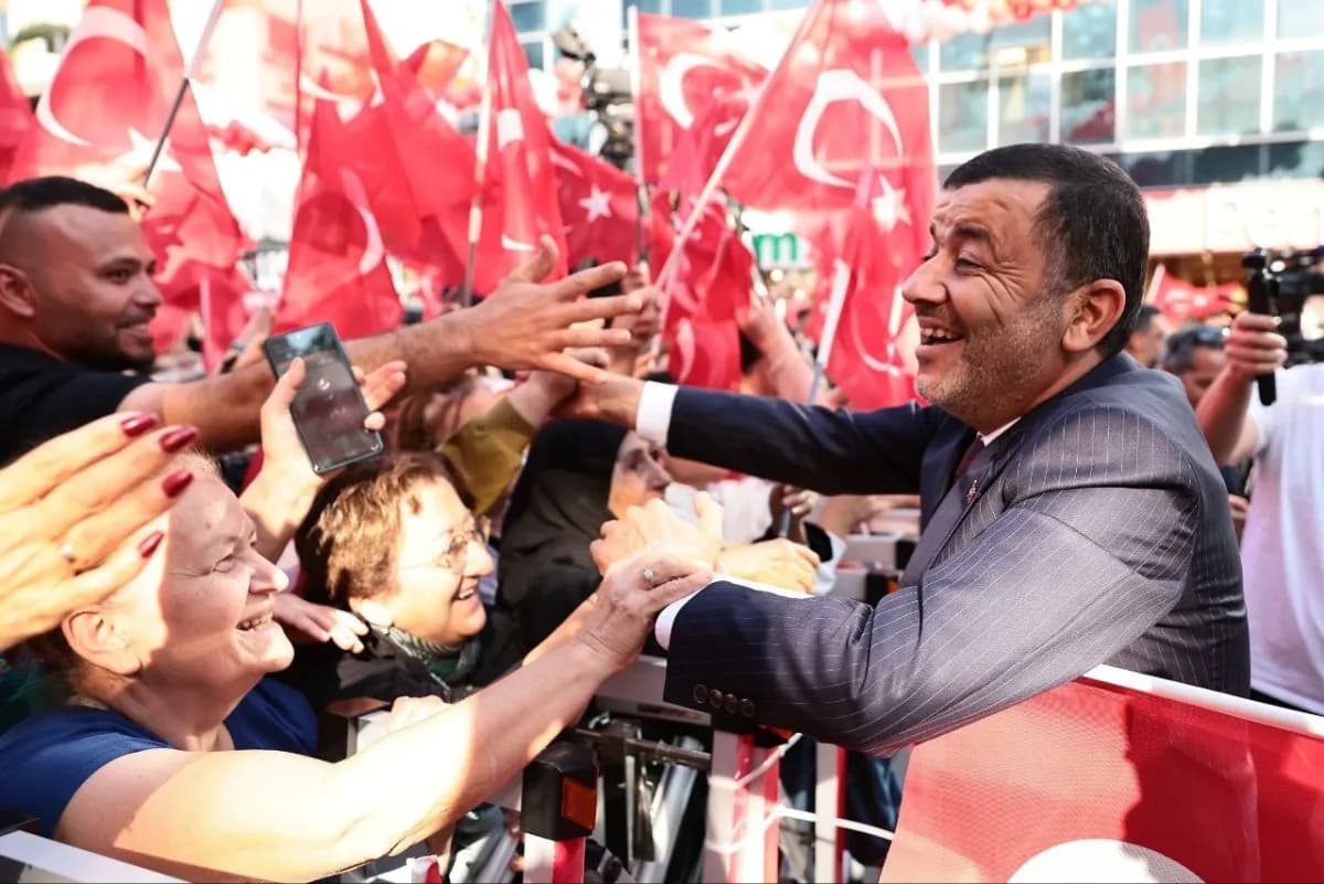 Denizli Büyükşehir Belediye Başkanı Bülent Nuri Çavuşoğlu ve Yeni Parti Genel Başkanı Özgür Özel