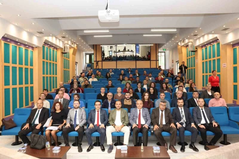 Denizli Organize Sanayi Bölgesi'nde düzenlenen devlet destekleri bilgilendirme toplantısından bir kare