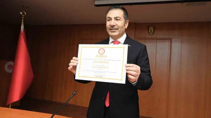 Denizli Ticaret Odası yeni dönem toplantısında Yönetim Kurulu Başkanı Uğur Erdoğan ve komisyon üyeleri