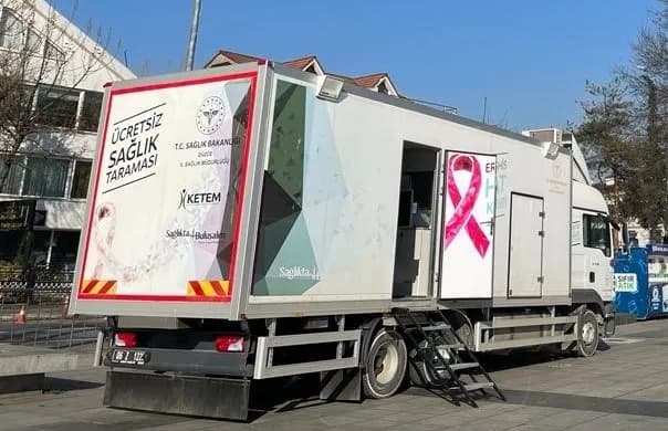 Denizli’de meme kanseri taraması için mamografi cihazı ve sağlık çalışanları