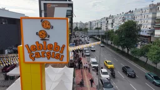 Denizli’nin ünlü leblebisi Antalya’da izdihama neden oldu