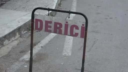 Derileri tek tek işleyip peynir tulumuna dönüştürüyorlar
