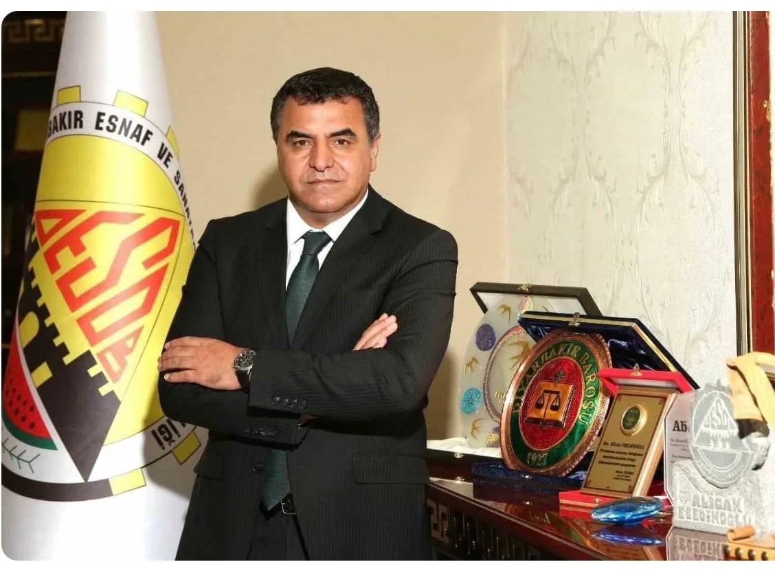 Diyarbakır Esnaf ve Sanatkarlar Odaları Birliği Başkanı Alican Ebedinoğlu açıklama yaparken
