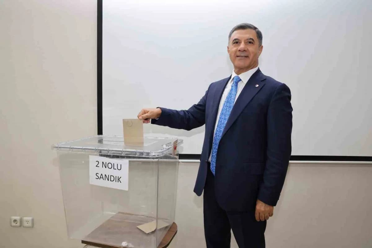 Diyarbakır Ticaret Borsası seçimlerinde oy verme işlemi ve katılımcılar