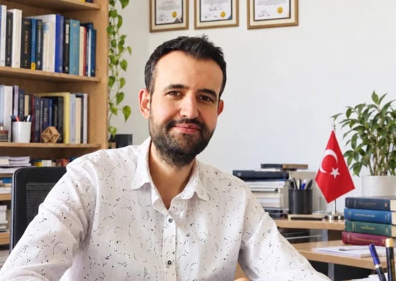 Dr. Öğretim Üyesi Bahadır Kopçasız akademik çalışmalarını sürdürüyor