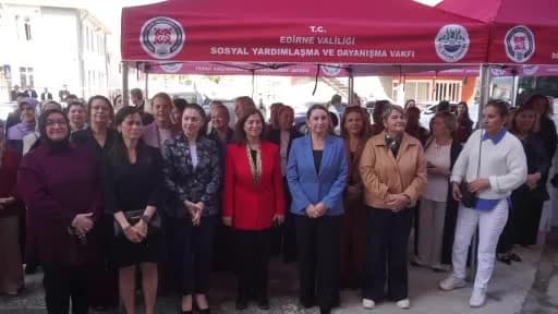 Edirne Sosyal Dayanışma Merkezi’nde kadınların katıldığı yeni eğitim dönemi açılış etkinliği