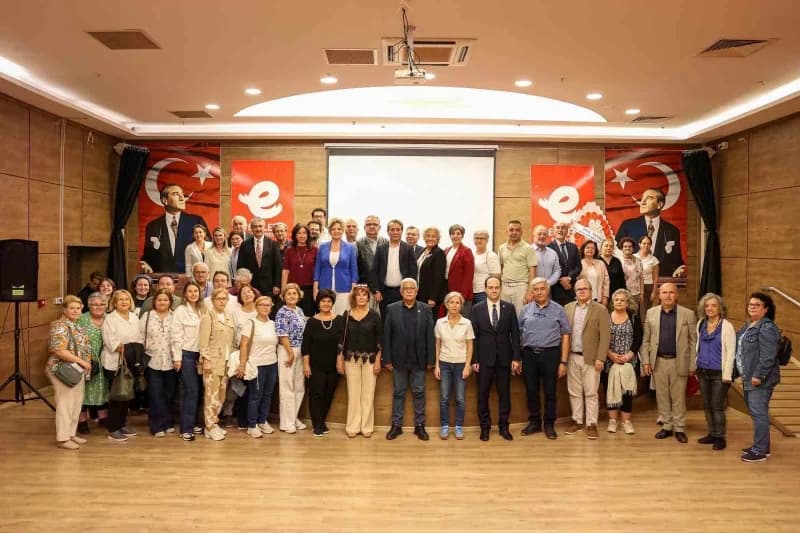 Efeler Belediyesi tarafından kurulan İkinci Bahar Üniversitesi’ne başvuru yapan 55 yaş ve üzeri vatandaşlar