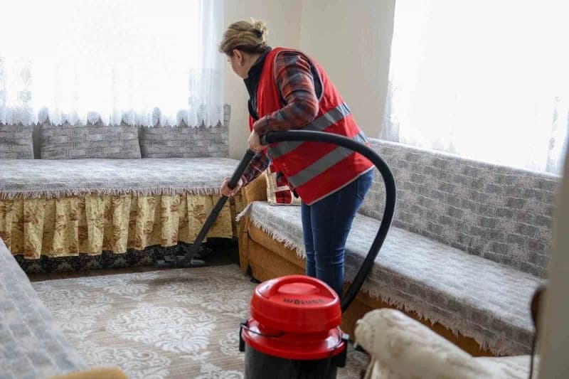Efeler Belediyesi sosyal destek projeleri kapsamında vatandaşlara ücretsiz hizmet sunuyor