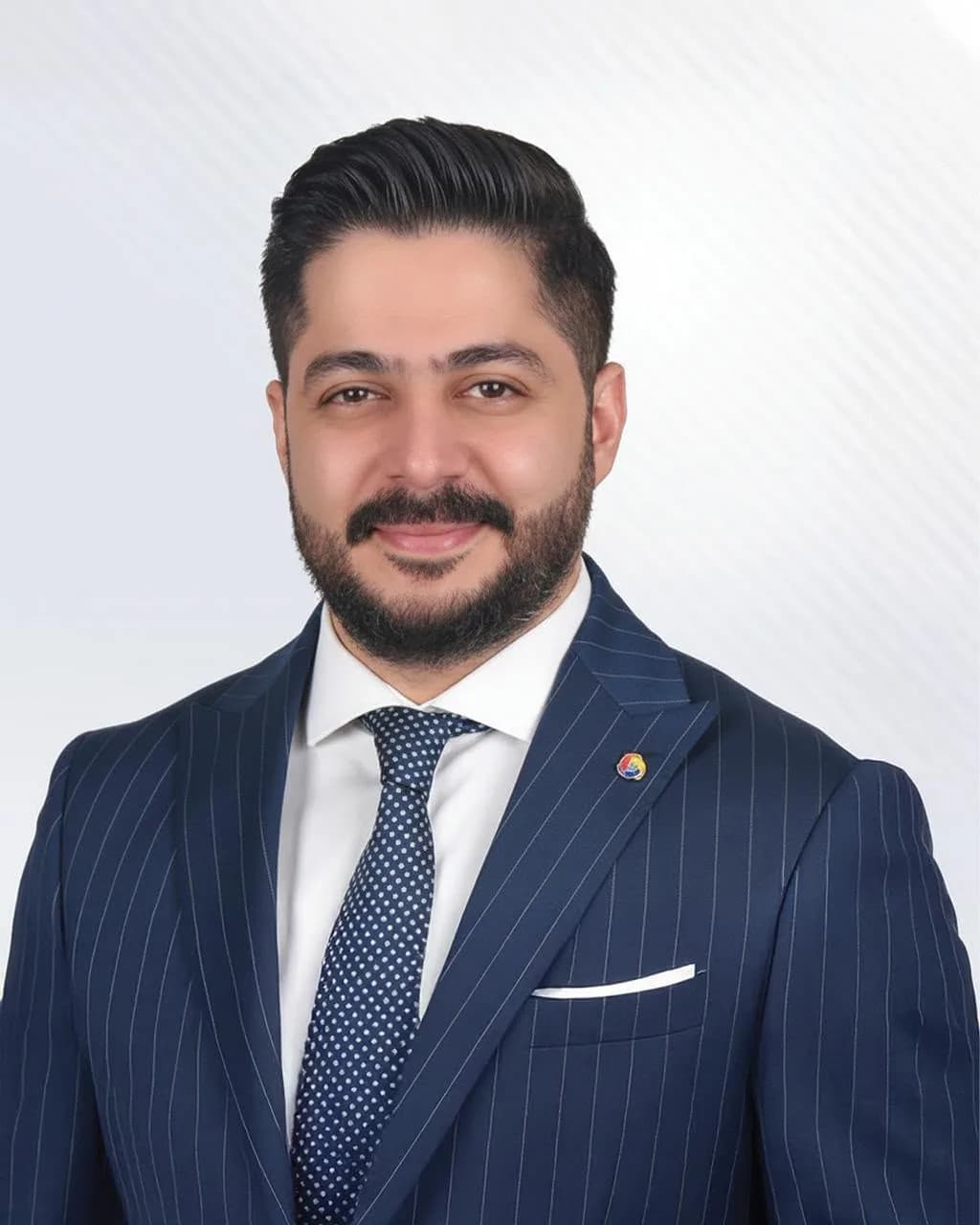 Elazığ Ticaret Borsası Başkan Adayı Şenol Arslan üyelerle görüşmeler yaparken