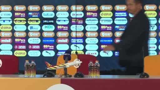 Emre Belözoğlu basın toplantısında Kasımpaşa-Galatasaray maçını değerlendiriyor
