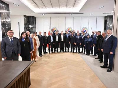 Erzurum Ticaret Borsası Yönetim Kurulu Başkanı ve Meclis üyeleri TOBB Başkanı M. Rifat Hisarcıklıoğlu ile görüşme yapark