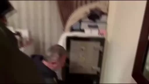 Esenyurt Belediyesi soruşturmasında ele geçirilen döviz, ziynet eşyaları ve saatler