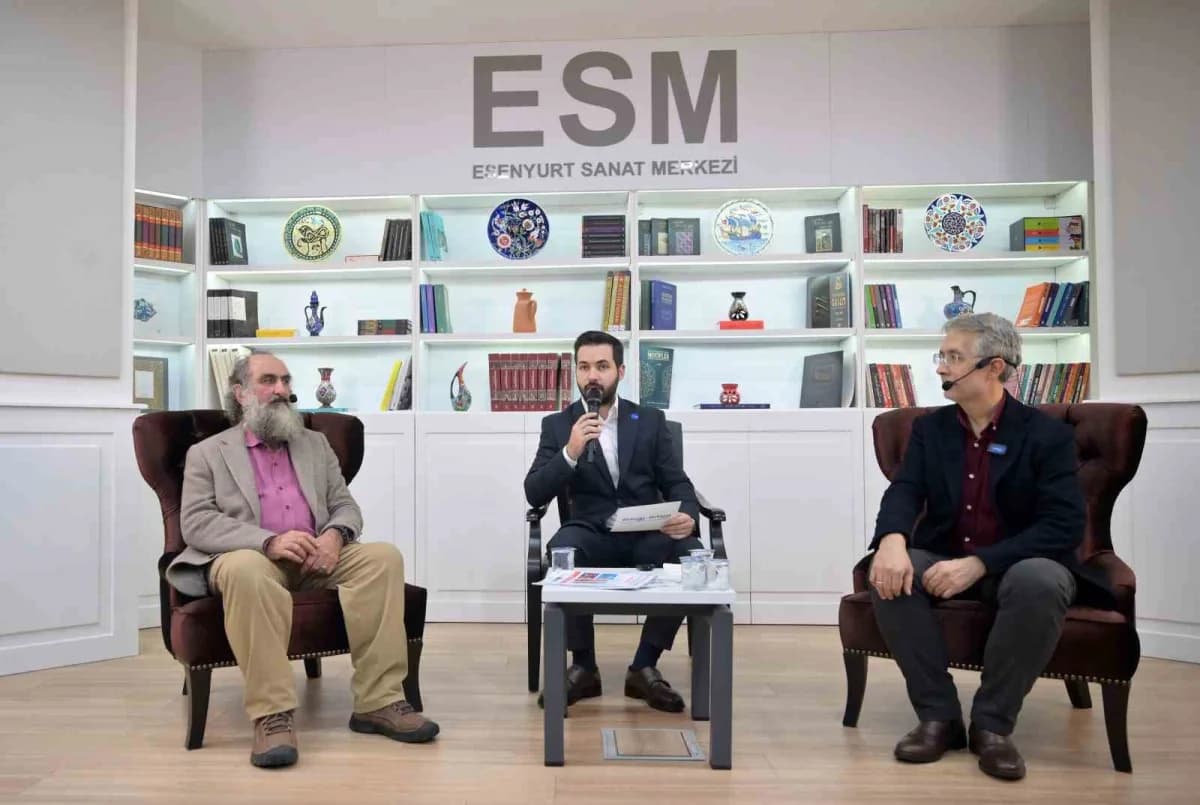 Esenyurt Sanat Merkezi’nde düzenlenen Birlikte Yükselen Cumhuriyet Resim Sergisi açılışından bir