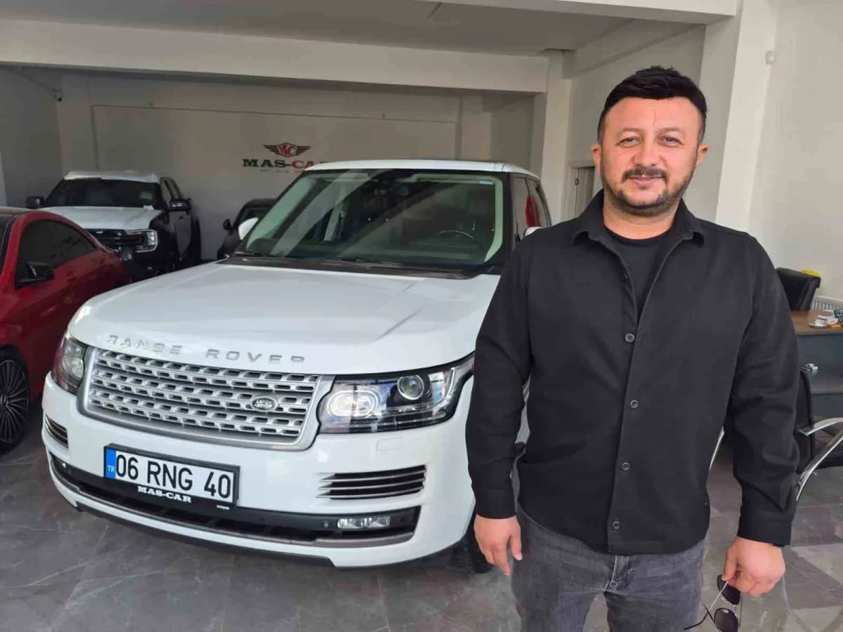 Eskişehir'de elektrikli araçlara olan yoğun talebi gösteren oto galerisi