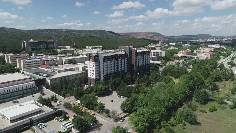 Eskişehir Osmangazi Üniversitesi kampüsünde bilim insanları ve araştırma faaliyetleri