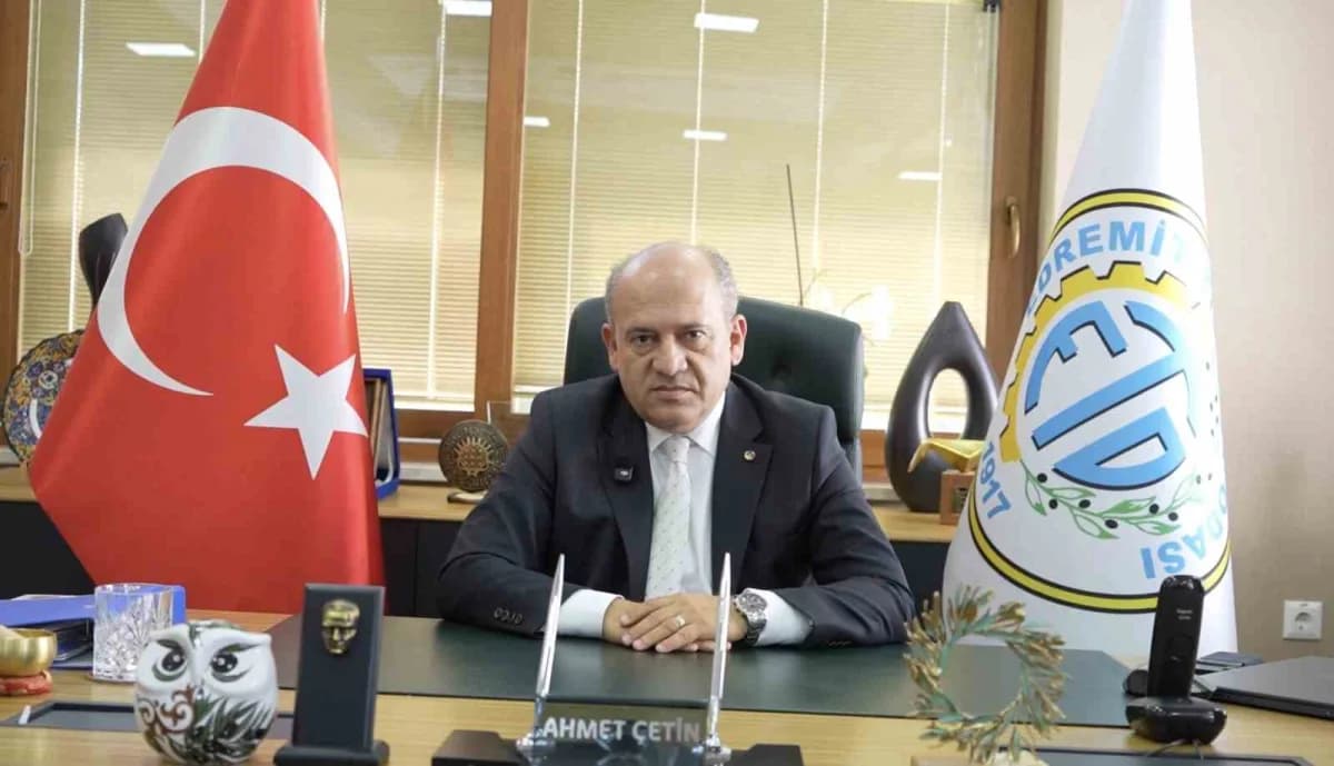 Festolive Edremit Zeytinyağı Tadım Festivali'nde Güre Sahilinde düzenlenen etkinlikte katılımcılar zeytinyağı tadımı yap
