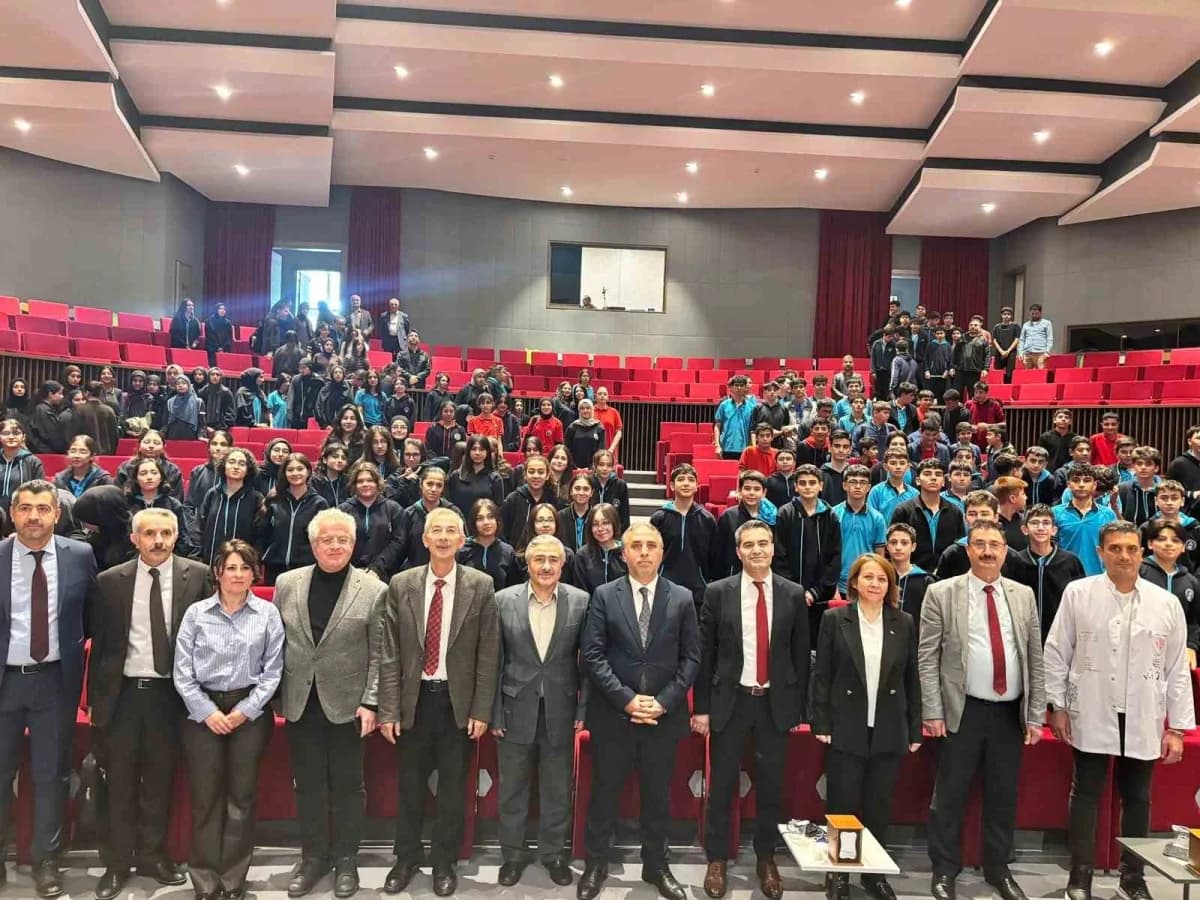 Fethi Gemuhluoğlu anma programı Arapgir Samime Aydınlar Kültür Merkezi’nde gerçekleştirildi