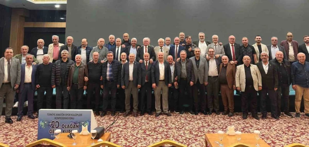 TASKK 20. Olağan Genel Kurulu'nda Denizli ASKF Başkanı Feyyaz Ceşen ve diğer yöneticiler