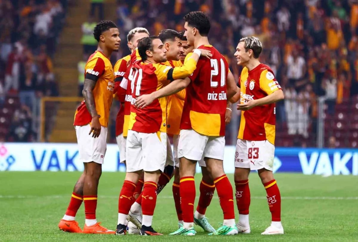 Galatasaray ve Barcelona futbol takımları UEFA Şampiyonlar Ligi maçında karşı karşıya geliyor
